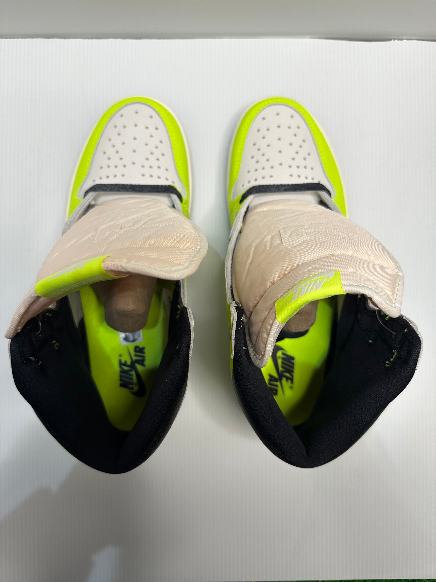 Air Jordan 1 Retro High OG Visionaire - Volt/Black/Sail