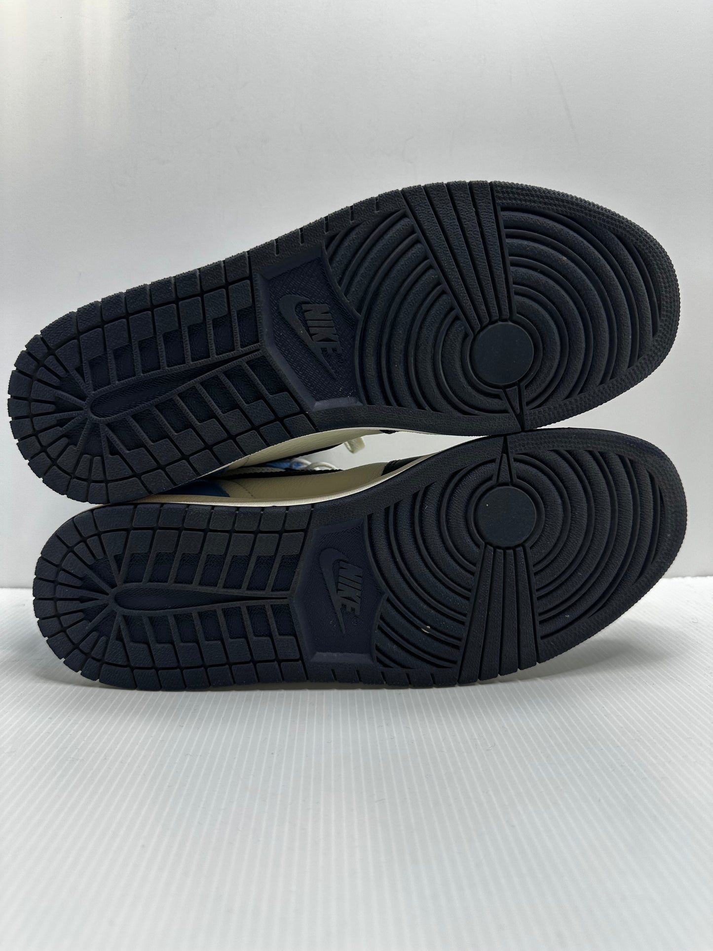 Preowned Jordan 1 Retro High Obsidian