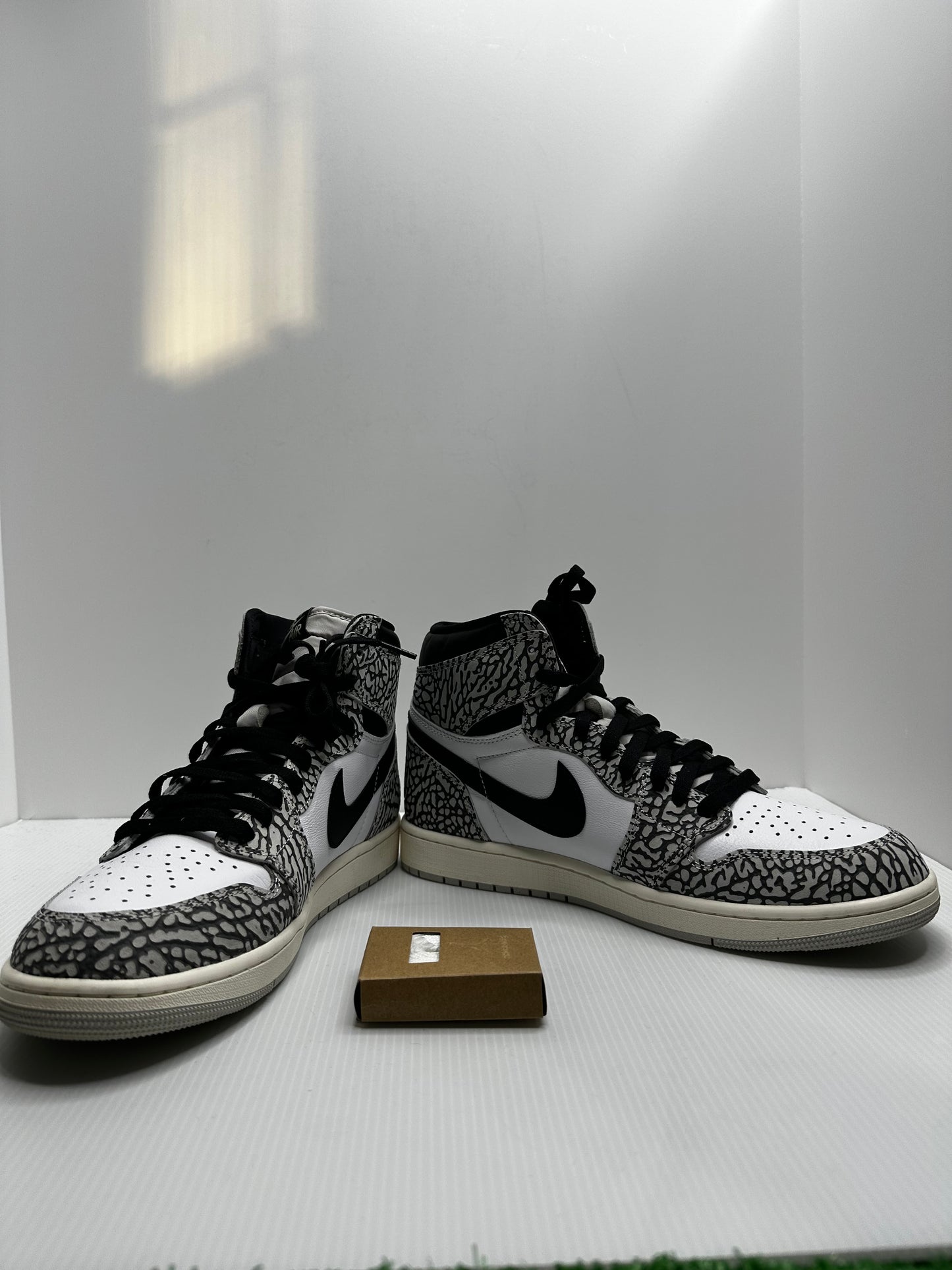 Preowned Jordan 1 Retro High OG White Cement