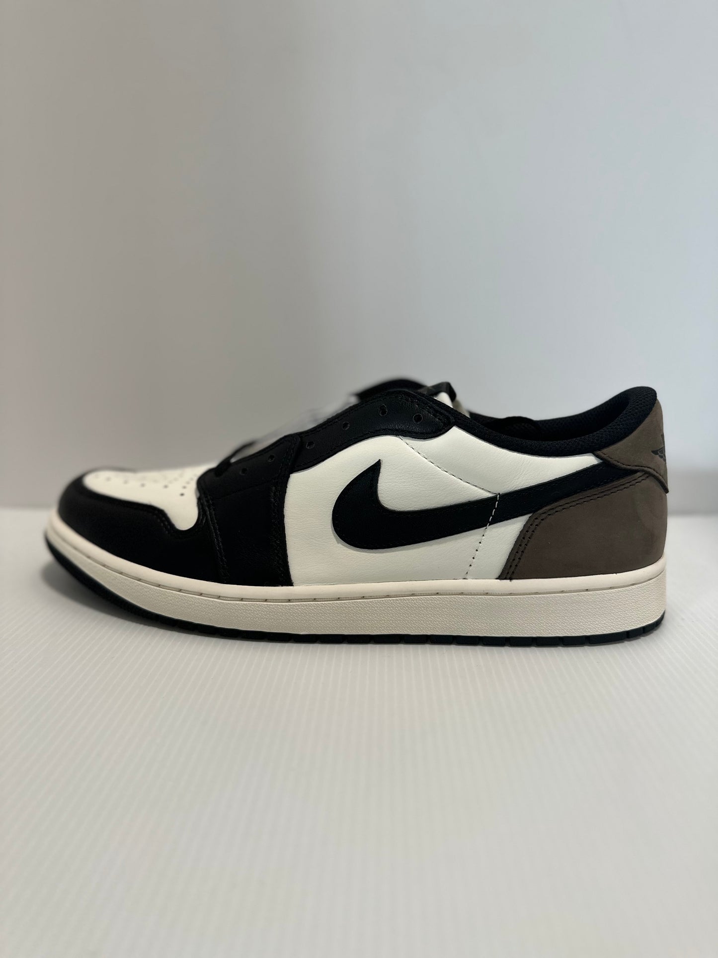 Jordan 1 Retro Low OG Mocha