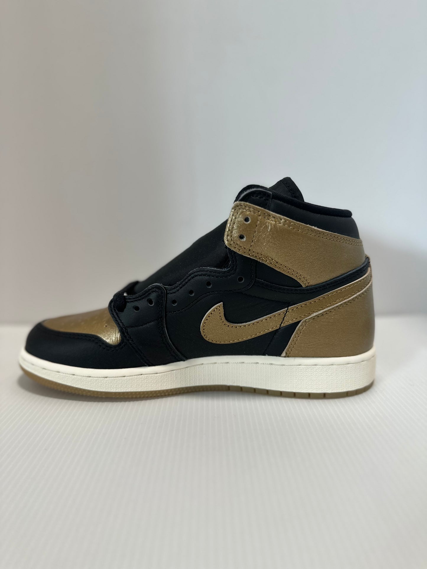 Jordan 1 Retro High OG Black Metallic Gold (GS)